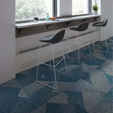 Interface nondirectional carpet tile